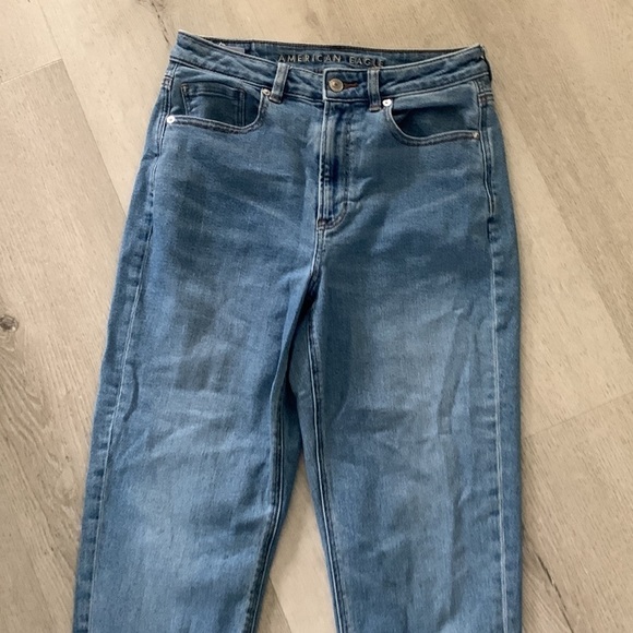 American Eagle Outfitters Mom Jeans size 6 long light wash high waist - Picture 9 of 14
